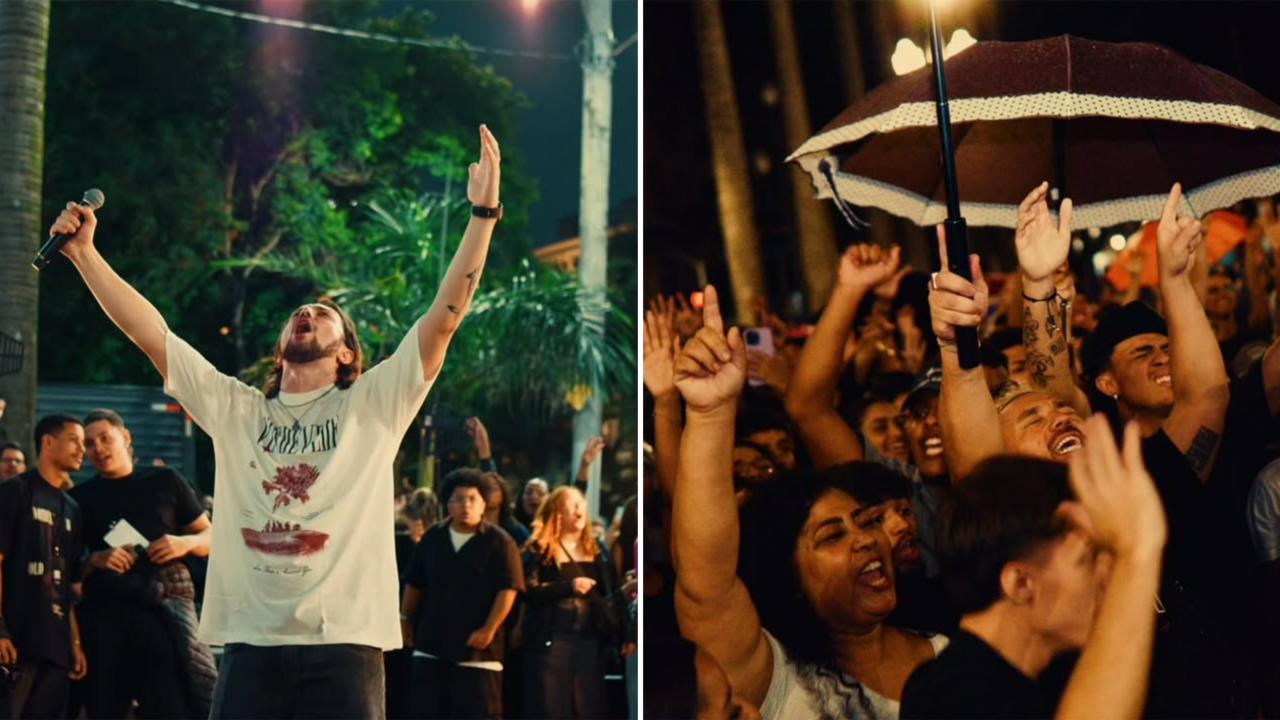 sob-chuva,-centenas-de-jovens-adoram-jesus-na-praca-da-se:-‘o-evangelho-foi-pregado’