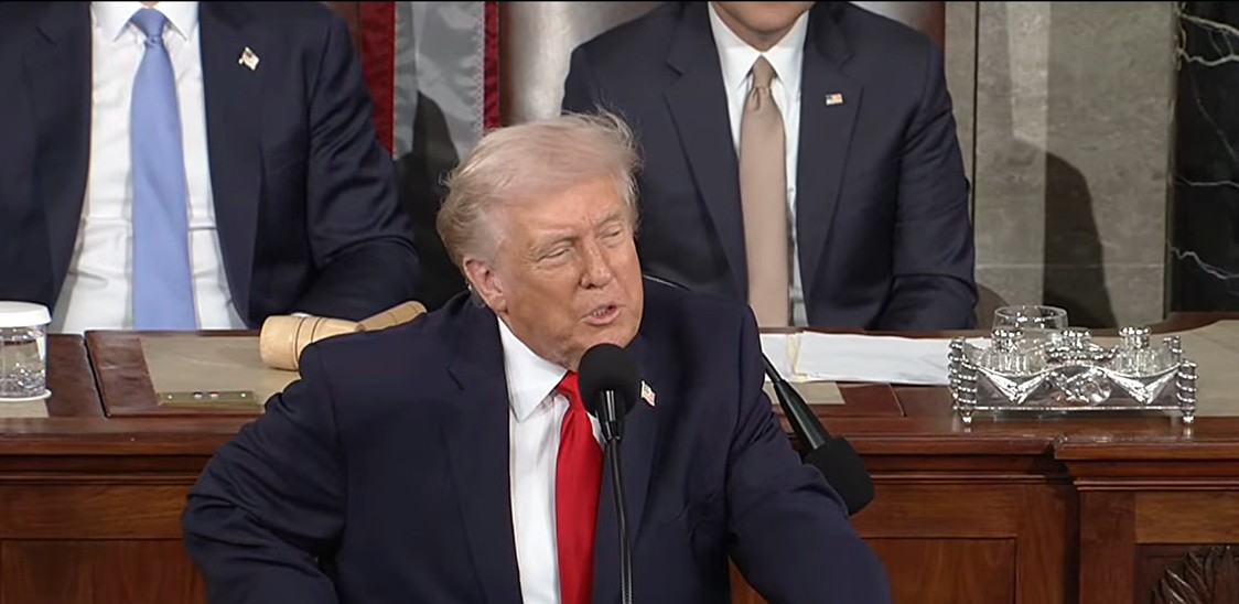 em-discurso-no-congresso,-trump-diz-que-o-‘cristianismo-voltou-a-alcancar-jovens’-nos-eua
