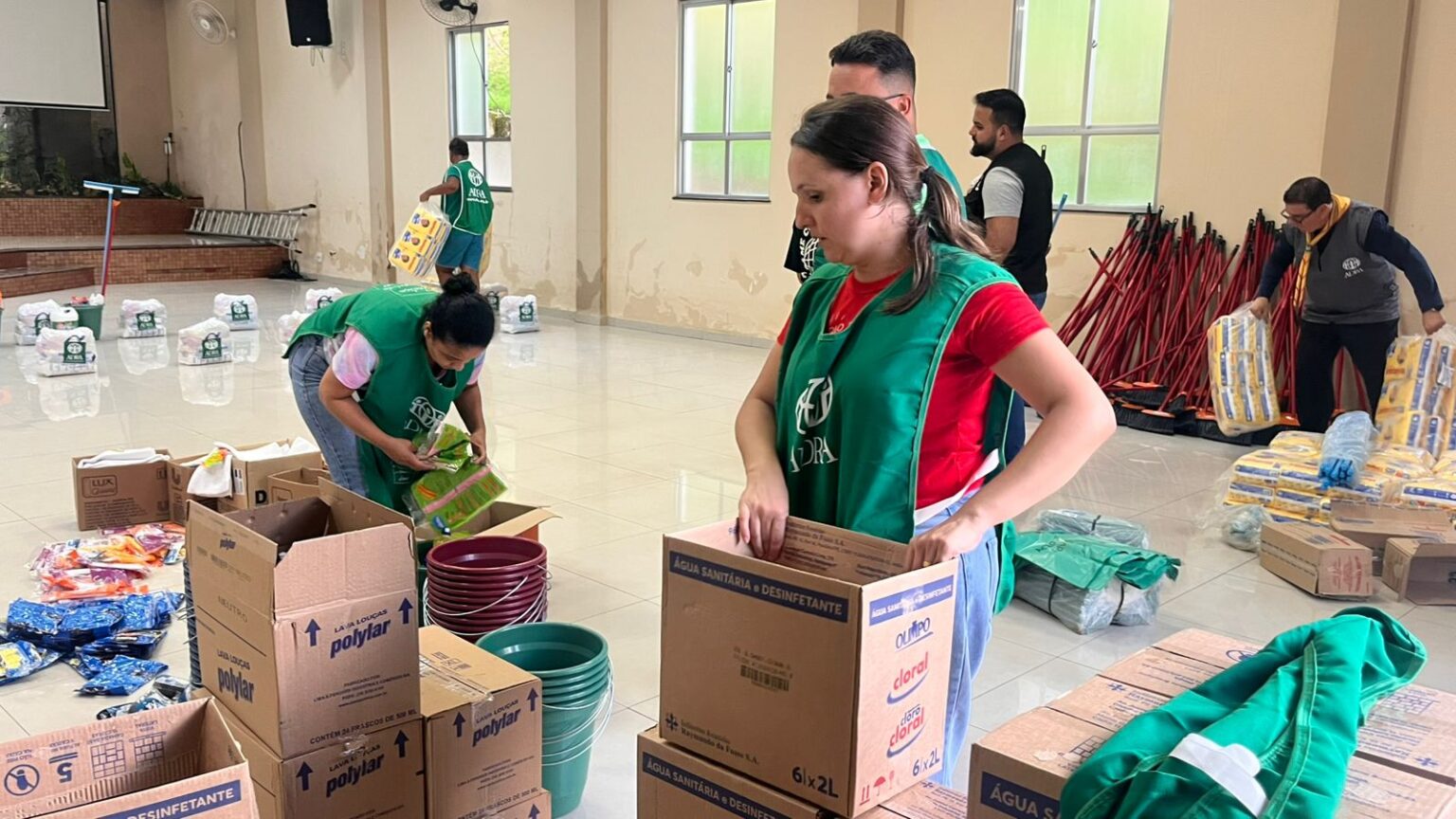 igreja-que-foi-inundada-duas-vezes-se-torna-centro-de-ajuda-em-mg