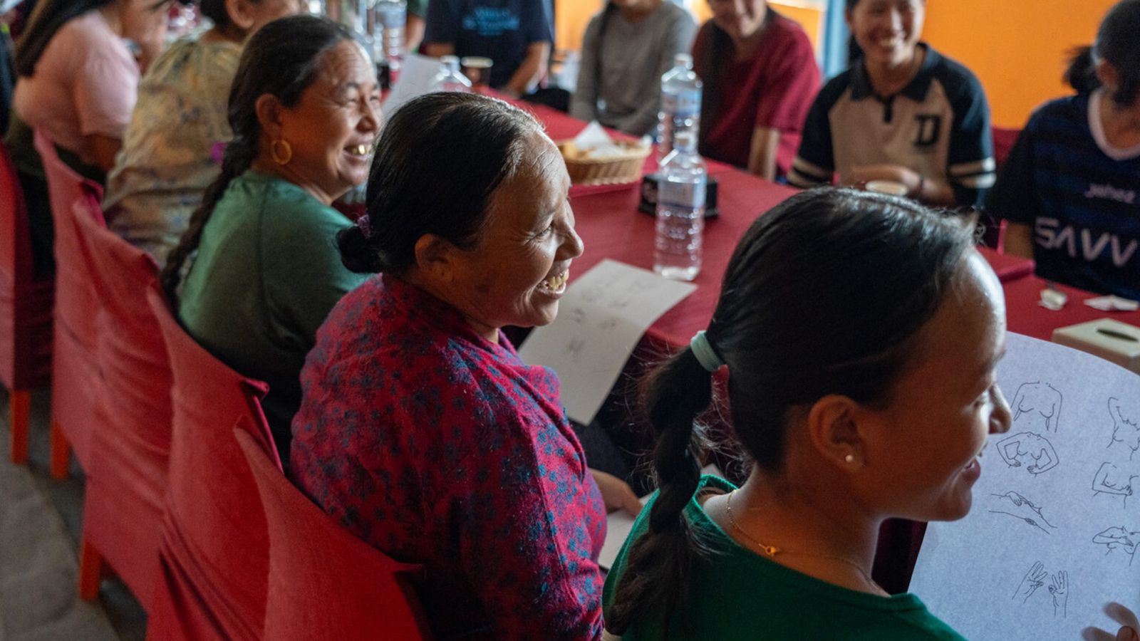 missionarias-distribuem-itens-de-higiene-intima-e-evangelizam-mulheres-no-himalaia