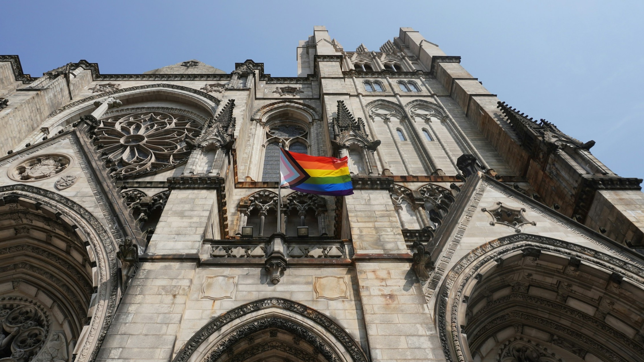 igreja-anglicana-do-pais-de-gales-torna-a-bencao-para-casamento-gay-permanente
