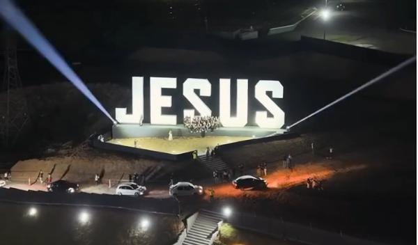 mirante-com-letreiro-“jesus”-e-inaugurado-por-igreja-em-sao-paulo