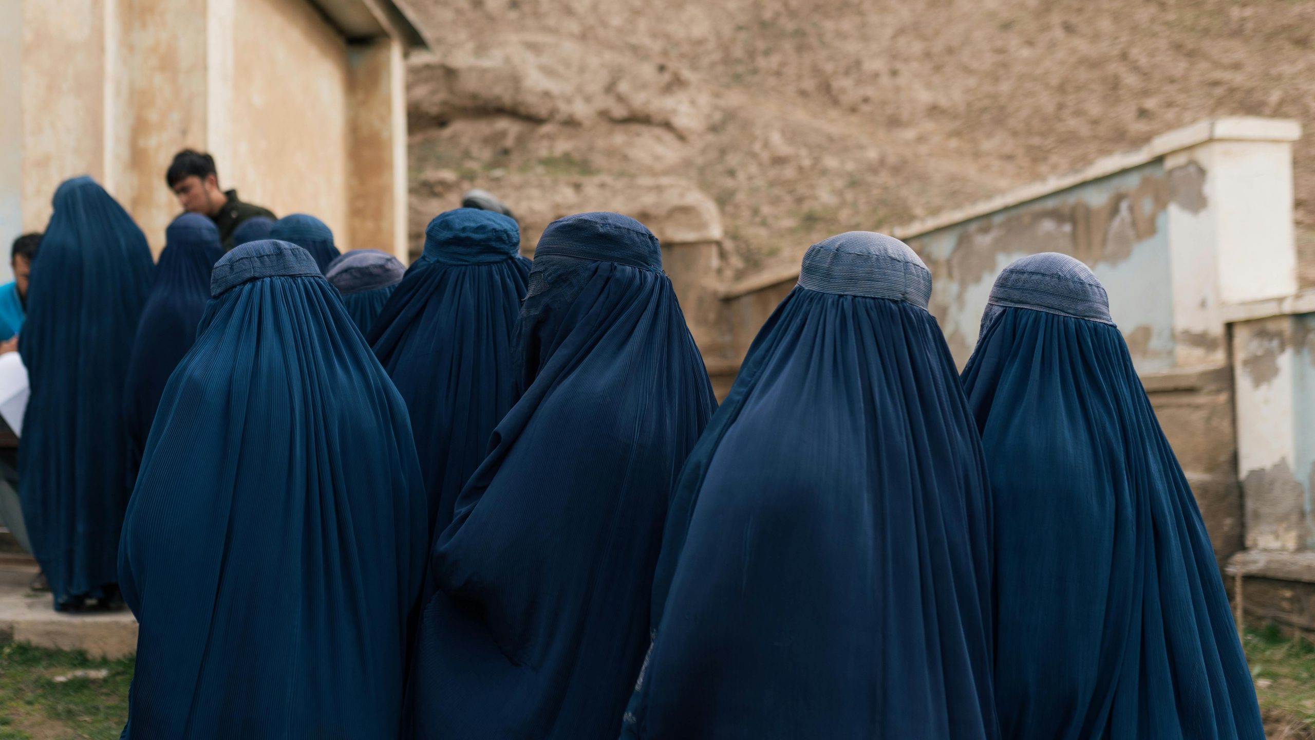 extremistas-islamicos-descobrem-igreja-secreta-e-matam-34-cristaos-no-afeganistao