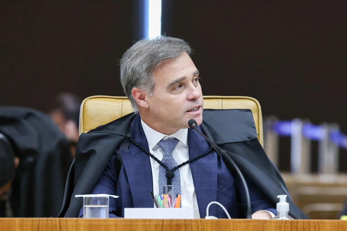mendonca-vota-para-manter-lei-que-da-poder-aos-pais-sobre-conteudo-de-genero-nas-escolas