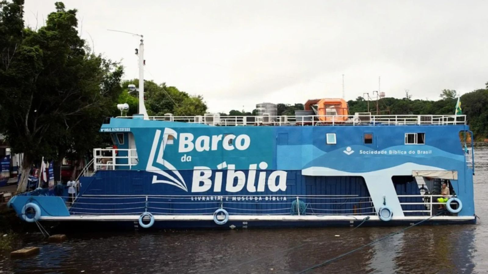 barco-da-sbb-percorre-rios-da-amazonia-com-distribuicao-de-biblias-e-acoes-sociais