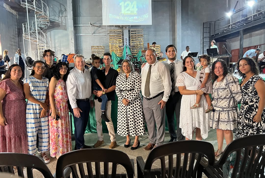 embaixador-dos-eua-participa-de-culto-em-igreja-plantada-por-missao-ha-124-anos-em-cuba