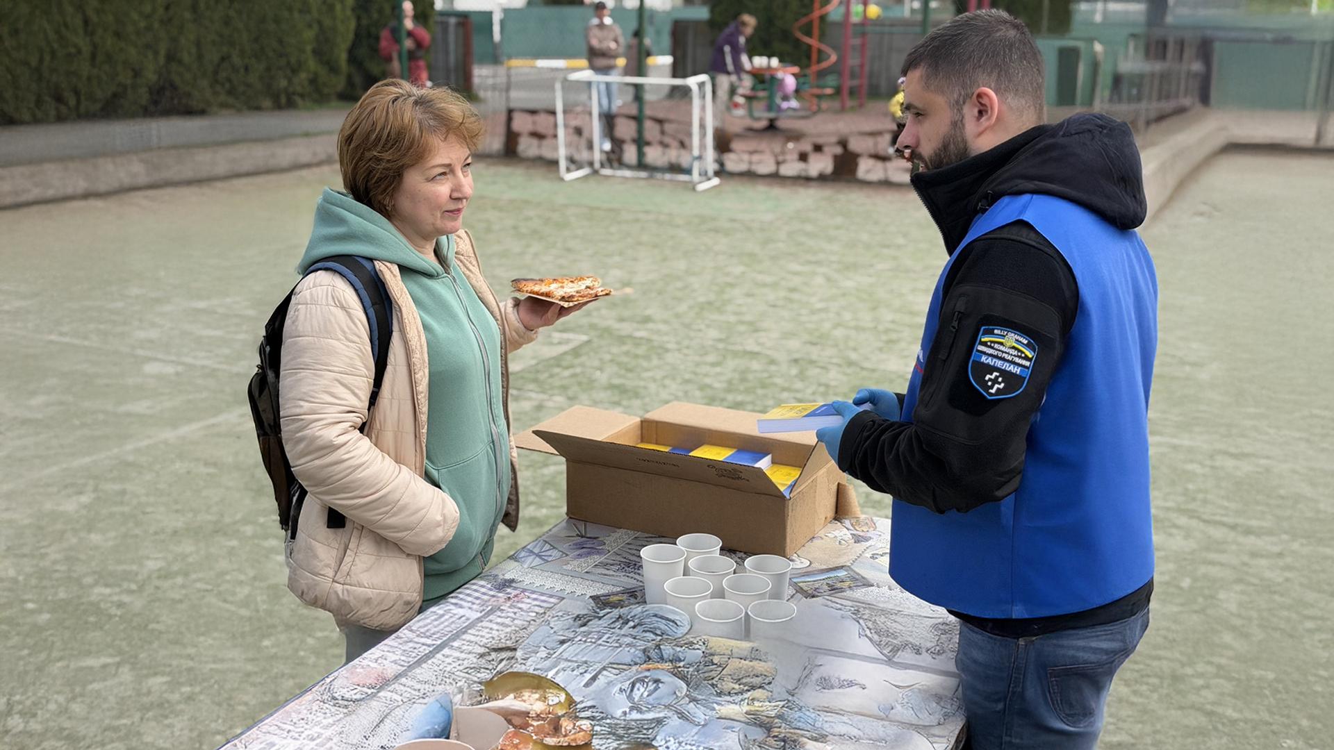 cristaos-usam-distribuicao-de-pizza-para-evangelizar-em-zona-de-guerra-na-ucrania