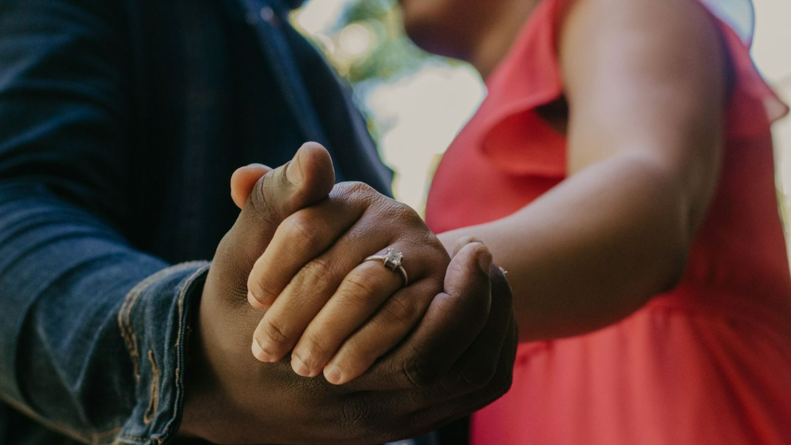apos-se-converter,-casal-perde-a-guarda-das-filhas-e-e-forcado-a-se-divorciar-na-africa