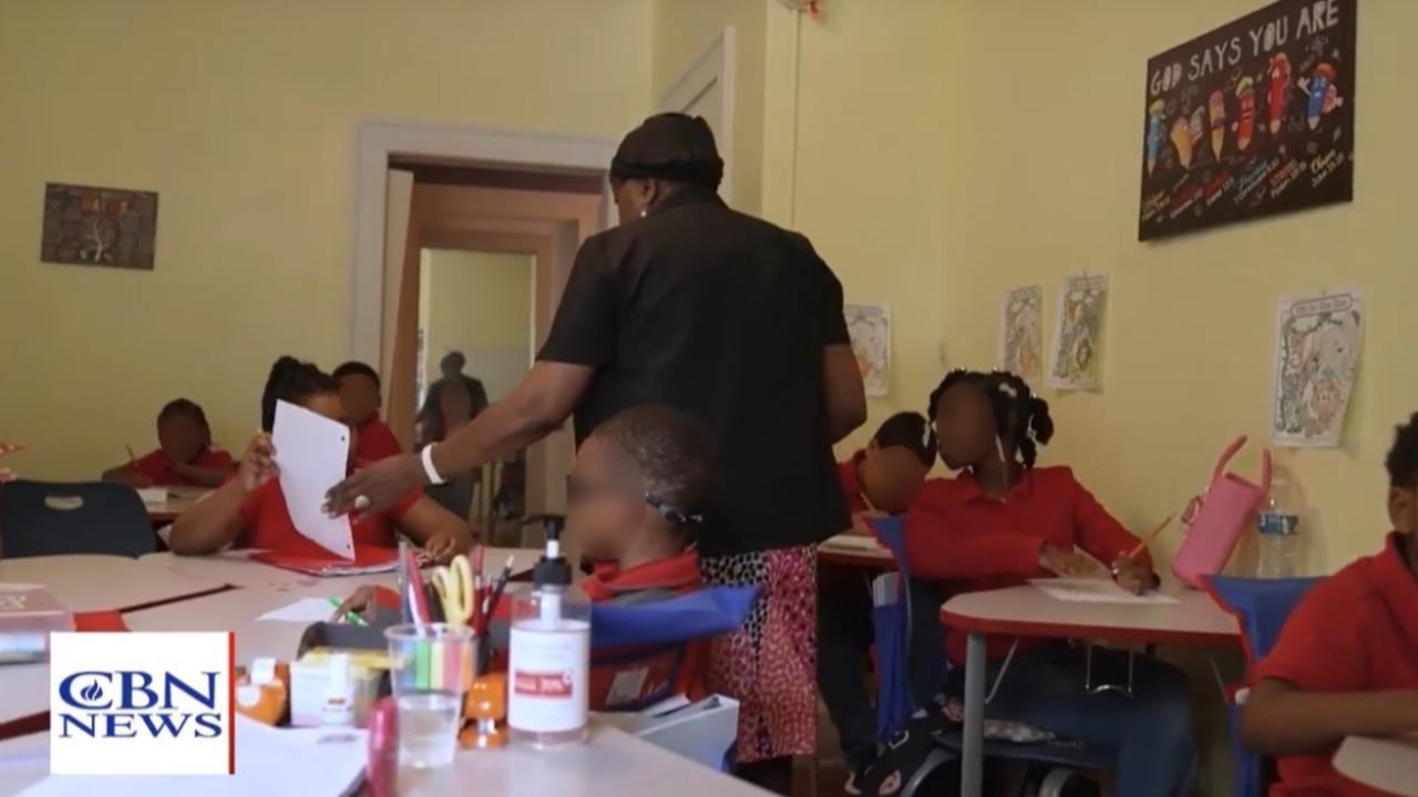 escola-crista-gratuita-ensina-criancas-a-orar-e-conhecer-a-deus-nos-eua:-“mudando-vidas”