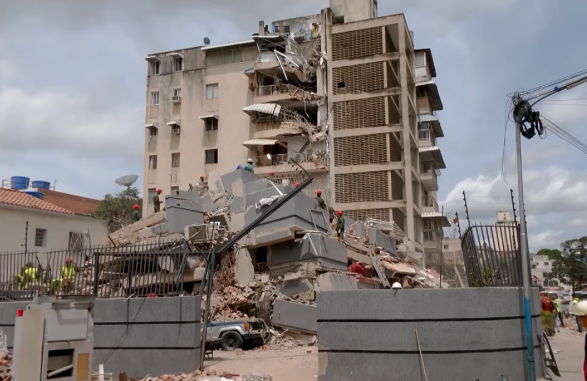 fieis-sobrevivem-apos-templo-ser-atingido-por-terremoto:-“deus-quis-nos-salvar”