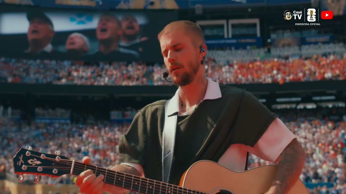 justin-bieber-canta-cancao-de-gratidao-a-deus-no-1o-show-de-intervalo-da-final-da-copa