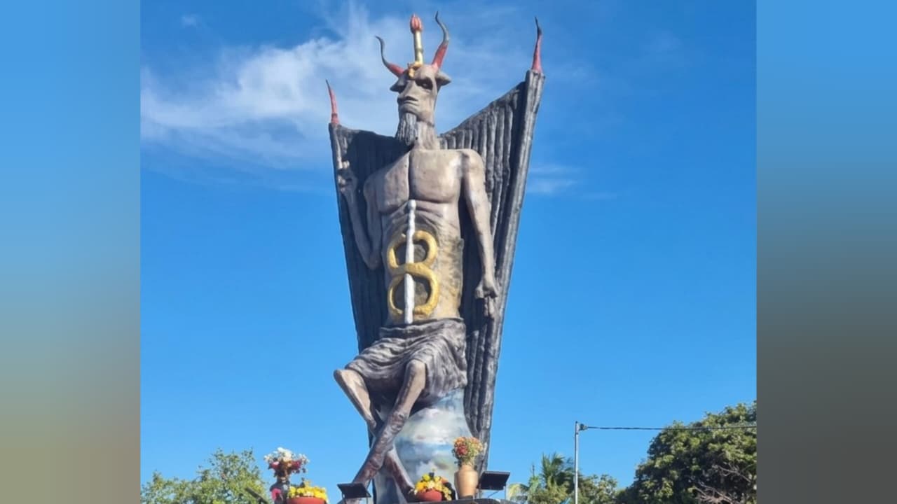 estatua-do-diabo-de-11-metros-e-erguida-no-ce-e-cristaos-reagem:-“a-luz-vencera-as-trevas”