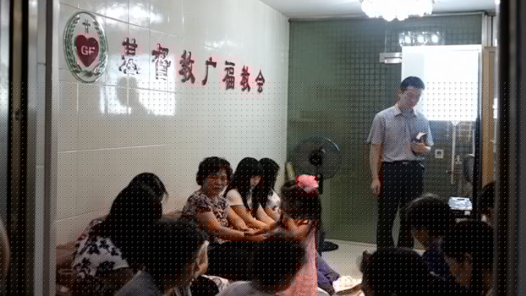policia-apreende-materiais-evangelisticos-e-expulsa-igreja-de-local-de-culto-na-china